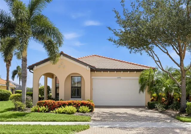 Photo 2 of Single family home for sale at 10496 Crooked Crk Dr, Venice, FL 34293 | MLS# A4699787 | Listing updated on 2026-08-27