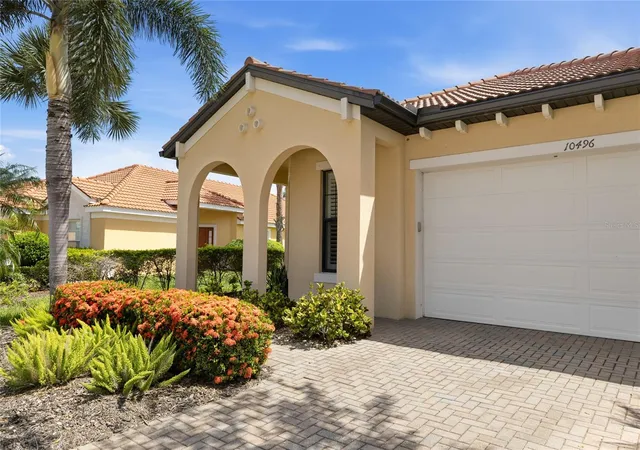 Photo 3 of Single family home for sale at 10496 Crooked Crk Dr, Venice, FL 34293 | MLS# A4699787 | Listing updated on 2026-08-27