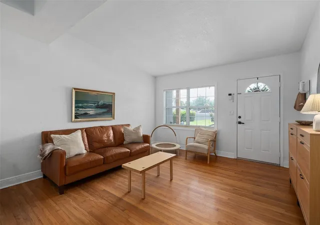 Photo 3 of Single family home for sale at 1055 Druid Dr, Maitland, FL 32751 | MLS# O6424543 | Listing updated on 2026-08-29