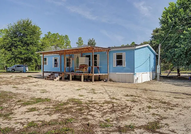 Photo 4 of Manufactured home for sale at 7491 NE 101st Court, Bronson, FL 32621 | MLS# W7887584 | Listing updated on 2026-08-24