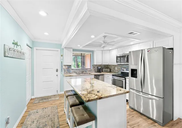Listing Photo 5 - Condo for sale in building located at 6500 Flotilla Dr, Holmes Beach, FL 34217 - Unit #235
