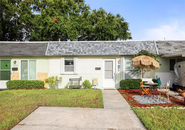 2nd image of 180 Sky Loch Dr W, Dunedin, FL 34698 | MLS# TB8528643