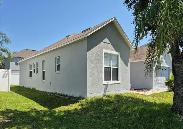 Photo 2 of Single family home for sale at 560 Viceroy Ct, Kissimmee, FL 34758 | MLS# O6424564 | Listing updated on 2026-08-11