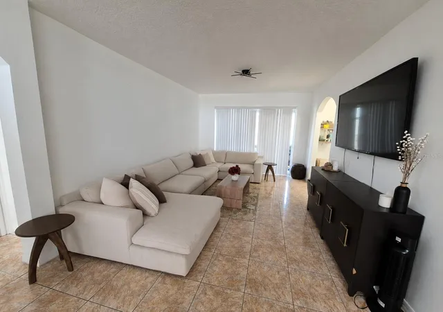 Photo 5 of Single family home for sale at 560 Viceroy Ct, Kissimmee, FL 34758 | MLS# O6424564 | Listing updated on 2026-08-11