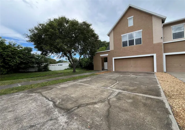 Photo 2 of Townhouse for sale at 4326 Tyler Cir N, Saint Petersburg, FL 33709 | MLS# TB8528650 | Listing updated on 2026-08-11