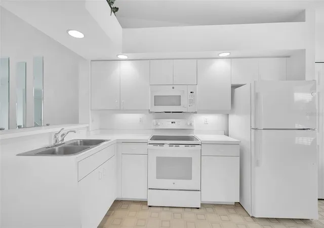 Photo 4 of Condo for sale at 5725 Greenwood Ave #4201, North Port, FL 34287 | MLS# A4699802 | Listing updated on 2026-08-01
