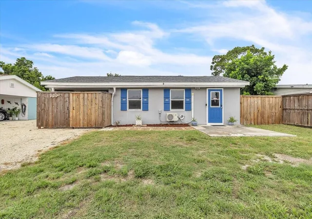 2nd image of 1144 Pine St, Englewood, FL 34223 | MLS# C7528330