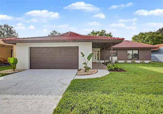 Photo 1 of Single family home for sale at 10604 Whitman Cir, Orlando, FL 32821 | MLS# O6424586 | Listing updated on 2026-10-03