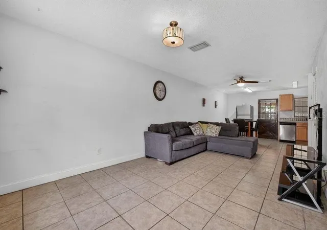 3rd image of 912 Royal Oak Ct, Daytona Beach, FL 32117 | MLS# V4950173