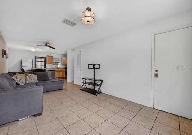 4th image of 912 Royal Oak Ct, Daytona Beach, FL 32117 | MLS# V4950173