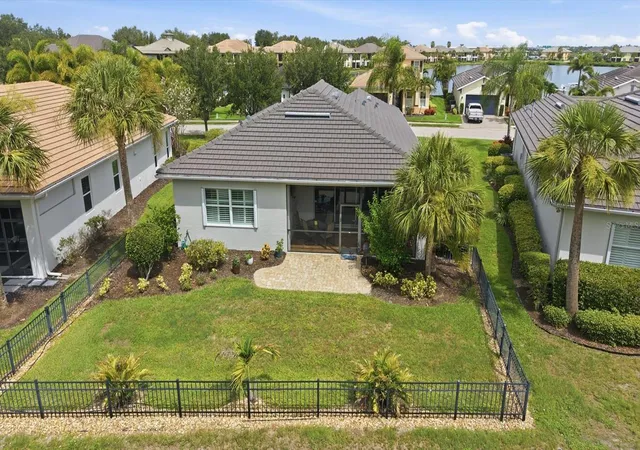 Photo 3 of Single family home for sale at 5029 Lake Overlook Ave, Bradenton, FL 34208 | MLS# A4699811 | Listing updated on 2026-08-23