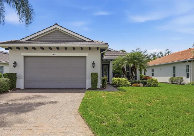 Photo 3 of Single family home for sale at 5029 Lake Overlook Ave, Bradenton, FL 34208 | MLS# A4699811 | Listing updated on 2026-08-23