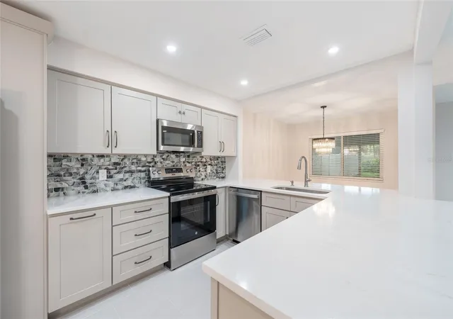 Photo 4 of Townhouse for sale at 8137 Citrus Chase Dr, Orlando, FL 32836 | MLS# O6424611 | Listing updated on 2026-08-08