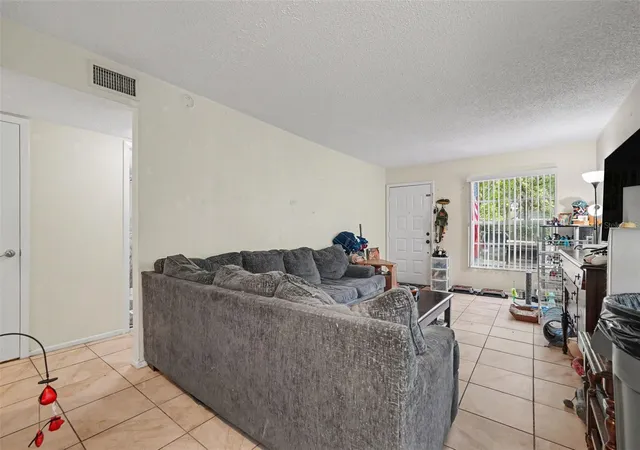 Photo 4 of Condo for sale at 14203 Shadow Moss Ln #102, Tampa, FL 33613 | MLS# TB8528712 | Listing updated on 2026-09-23