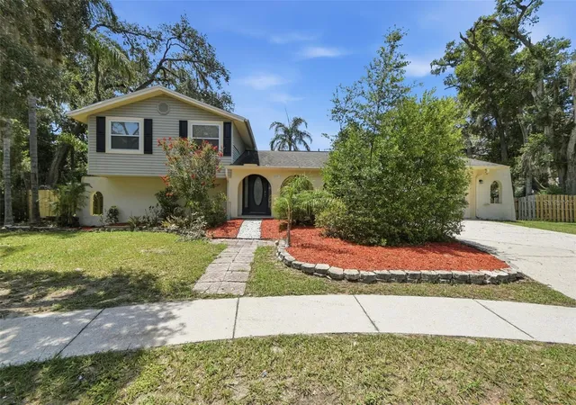 2nd image of 1200 Lake Valrico Ln, Valrico, FL 33594 | MLS# O6424631
