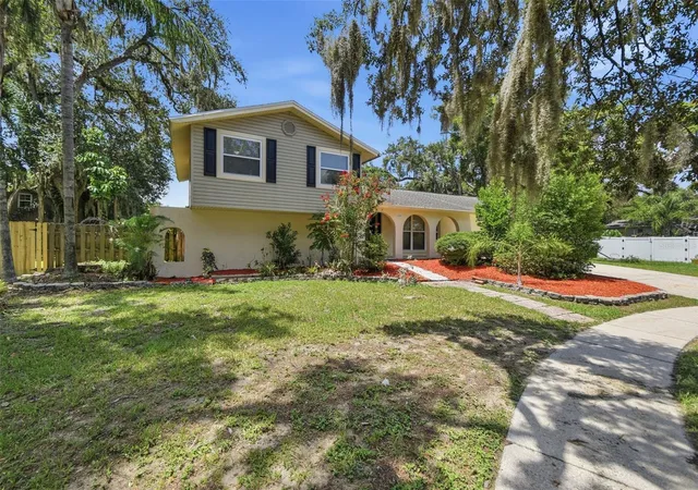 4th image of 1200 Lake Valrico Ln, Valrico, FL 33594 | MLS# O6424631