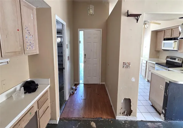 4th image of 2115 Intervista Ln, Valrico, FL 33594 | MLS# L4963475