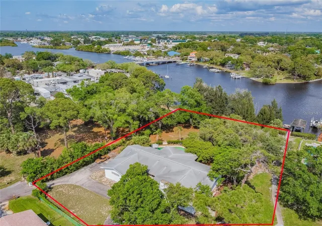 Photo 3 of Single family home for sale at 425 Craig Dr, Tarpon Springs, FL 34689 | MLS# W7887593 | Listing updated on 2026-07-15