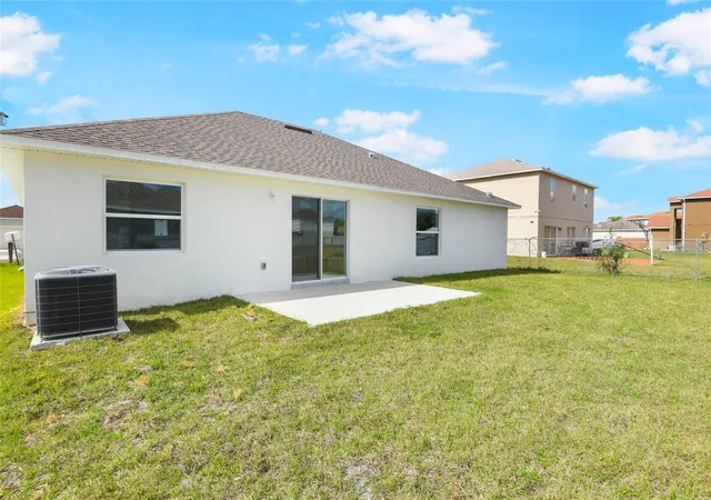 Photo 3 of Single family home for sale at 562 Maricopa Dr, Kissimmee, FL 34758 | MLS# O6424669 | Listing updated on 2026-09-27