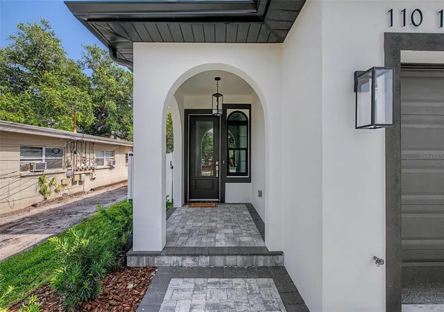 Photo 3 of Townhouse for sale at 110 S Arrawana Ave #1, Tampa, FL 33609 | MLS# TB8528765 | Listing updated on 2026-09-02