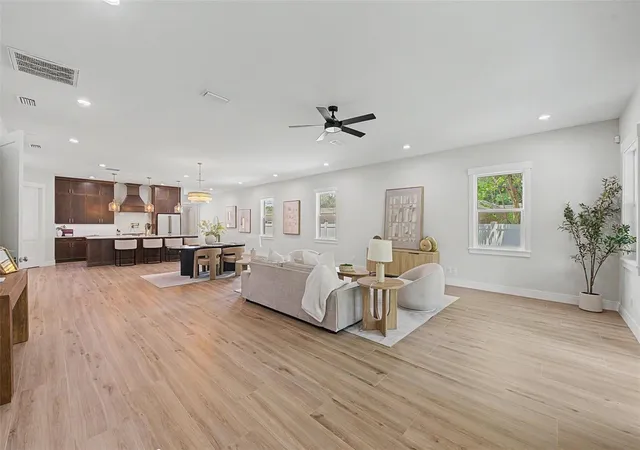 Photo 4 of Townhouse for sale at 110 S Arrawana Ave #1, Tampa, FL 33609 | MLS# TB8528765 | Listing updated on 2026-09-02