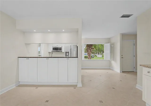 4th image of 11364 W Bayshore Dr, Crystal River, FL 34429 | MLS# OM728383