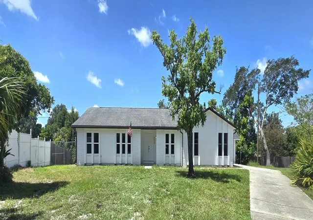 Photo 1 of Single family home for sale at 725 Tulip Ct, Deltona, FL 32725 | MLS# O6424690 | Listing updated on 2026-08-29