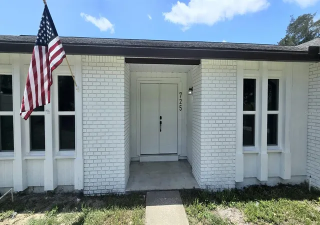 Photo 2 of Single family home for sale at 725 Tulip Ct, Deltona, FL 32725 | MLS# O6424690 | Listing updated on 2026-08-29