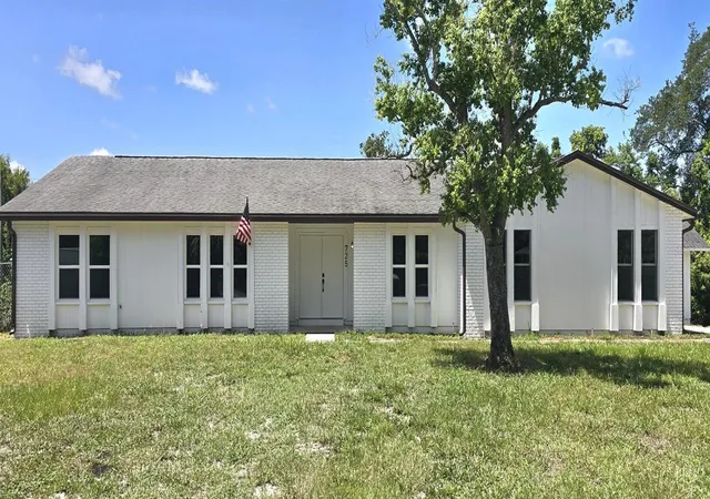Photo 3 of Single family home for sale at 725 Tulip Ct, Deltona, FL 32725 | MLS# O6424690 | Listing updated on 2026-08-29
