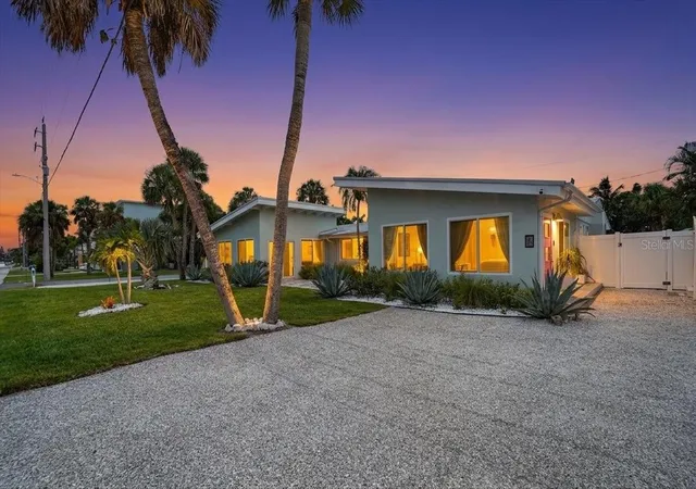 Photo 2 of House for sale at 6203 Holmes Blvd, Holmes Beach, FL 34217 | MLS# A4699847 | Listing updated on 2026-07-16