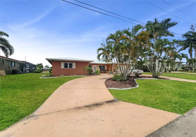 Photo 2 of Single family home for sale at 270 Belaire Ct, Punta Gorda, FL 33950 | MLS# C7528352 | Listing updated on 2026-09-23