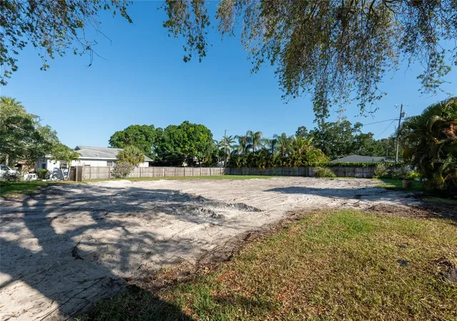 Land for sale at 1020 Snell Isle Blvd NE, Saint Petersburg, FL 33704 | MLS# TB8528803
