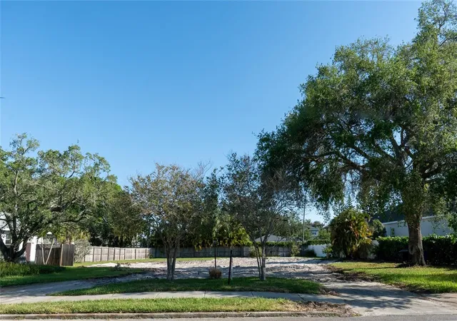 Photo 1 of Land for sale at 1020 Snell Isle Blvd NE, Saint Petersburg, FL 33704 | MLS# TB8528803 | Listing updated on 2026-07-14