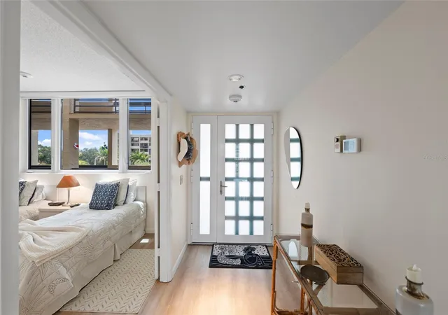 4th image of 1095 Gulf Of Mexico Dr #303, Longboat Key, FL 34228 | MLS# A4699853