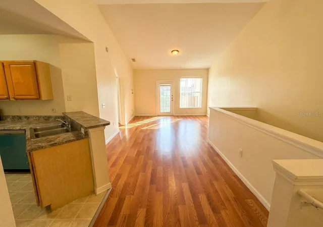 Listing Photo 4 - Condo for sale in building located at 10412 Villa Vw Cir, TAMPA, FL 33647 - Unit #10412