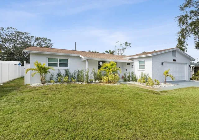 2nd image of 10264 Oakhurst Rd, Largo, FL 33774 | MLS# TB8528817