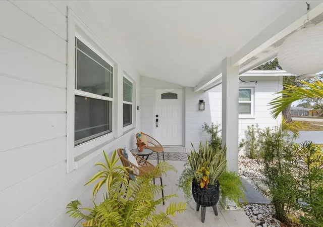 Photo 3 of Single family home for sale at 10264 Oakhurst Rd, Largo, FL 33774 | MLS# TB8528817 | Listing updated on 2026-07-15