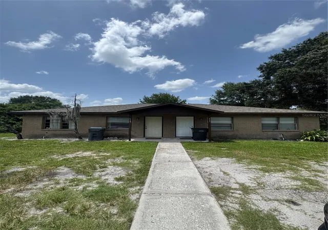 Photo 4 of House for sale at 2929 Nine Iron Dr, Lakeland, FL 33801 | MLS# L4963478 | Listing updated on 2026-09-21