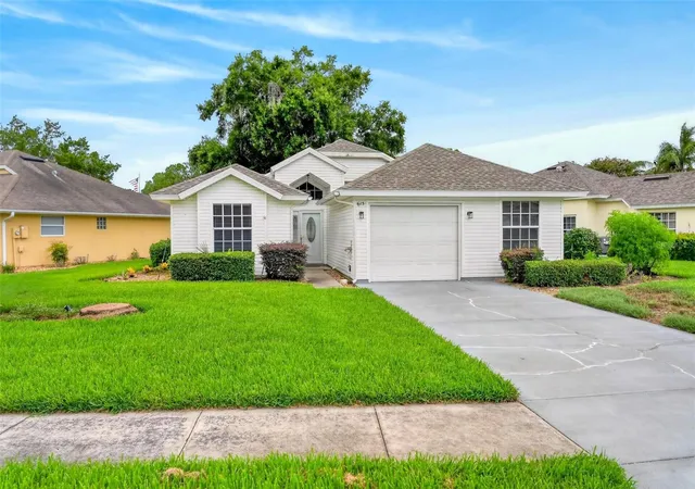 Photo 3 of Single family home for sale at 615 Juniper Way, Tavares, FL 32778 | MLS# O6424740 | Listing updated on 2026-09-04