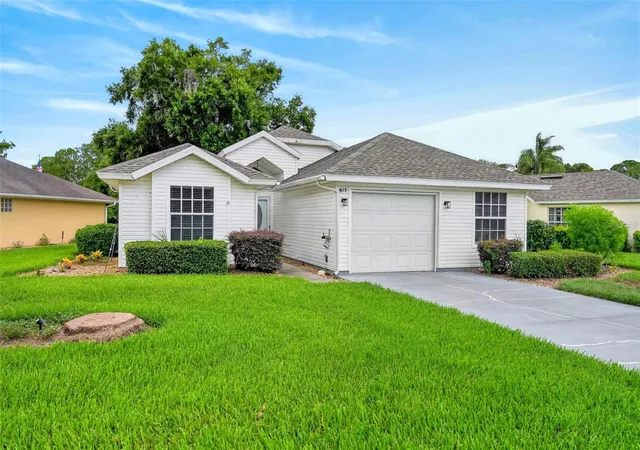 Photo 4 of Single family home for sale at 615 Juniper Way, Tavares, FL 32778 | MLS# O6424740 | Listing updated on 2026-09-04