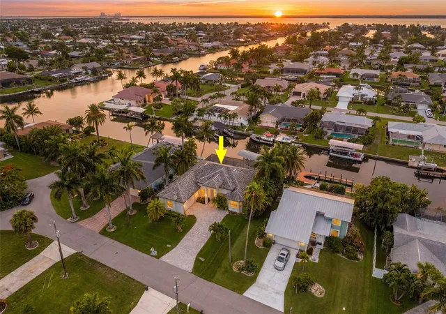 Homes for sale in Cape Coral, FL | 3619 Se 16th Pl, Cape Coral, FL 33904 | MLS# A4699865