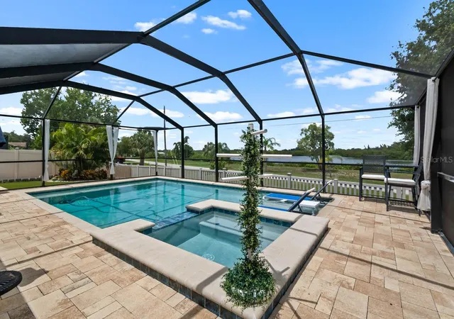 Photo 3 of Sale Pending at 809 Timeless Moss Dr, Ruskin, FL 33570 | MLS# TB8528848 | Listing updated on 2026-09-13