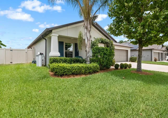 Photo 4 of Sale Pending at 809 Timeless Moss Dr, Ruskin, FL 33570 | MLS# TB8528848 | Listing updated on 2026-09-13
