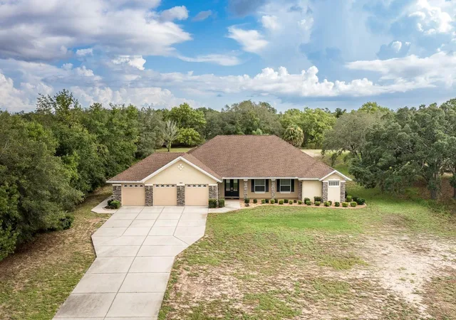 Photo 3 of Single family home for sale at 343 Royal Palm Way, Spring Hill, FL 34608 | MLS# W7887601 | Listing updated on 2026-08-28