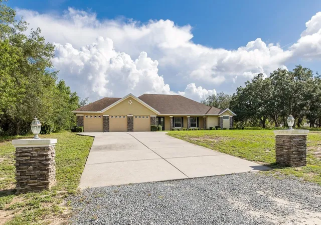 Photo 4 of Single family home for sale at 343 Royal Palm Way, Spring Hill, FL 34608 | MLS# W7887601 | Listing updated on 2026-08-28
