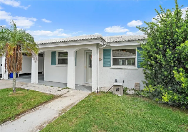 1st image of 683 Spanish Dr S #214, Longboat Key, FL 34228 | MLS# A4699875