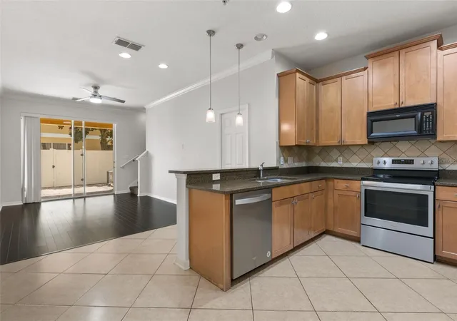 Listing Photo 4 - Condo for sale in building located at 14030 Sparkling Cvs Ln, Windermere, FL 34786 - Unit #603