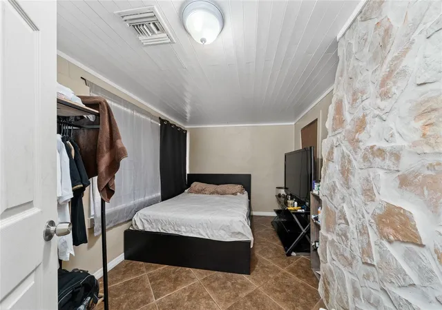 Photo 3 of Single family home for sale at 518 Tohopekaliga Ave, Kissimmee, FL 34744 | MLS# S5153656 | Listing updated on 2026-09-21