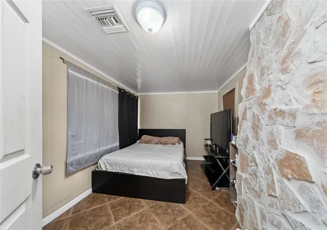 Photo 4 of Single family home for sale at 518 Tohopekaliga Ave, Kissimmee, FL 34744 | MLS# S5153656 | Listing updated on 2026-09-21