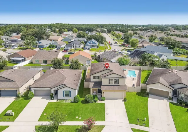 3rd image of 1833 Cayman Cvs Cir, Saint Cloud, FL 34772 | MLS# S5153660